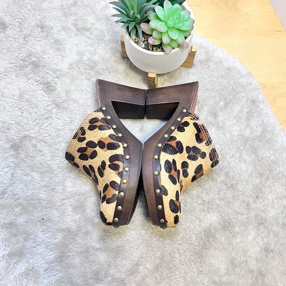 *Penelope Chilvers  | Leopard Print Pony Mid Heel Clogs from Anthropologie Sz 6 - Picture 7 of 15